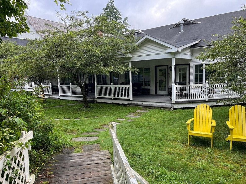 910 Cold Spring Rd, Williamstown, MA for sale - Building Photo - Image 3 of 26