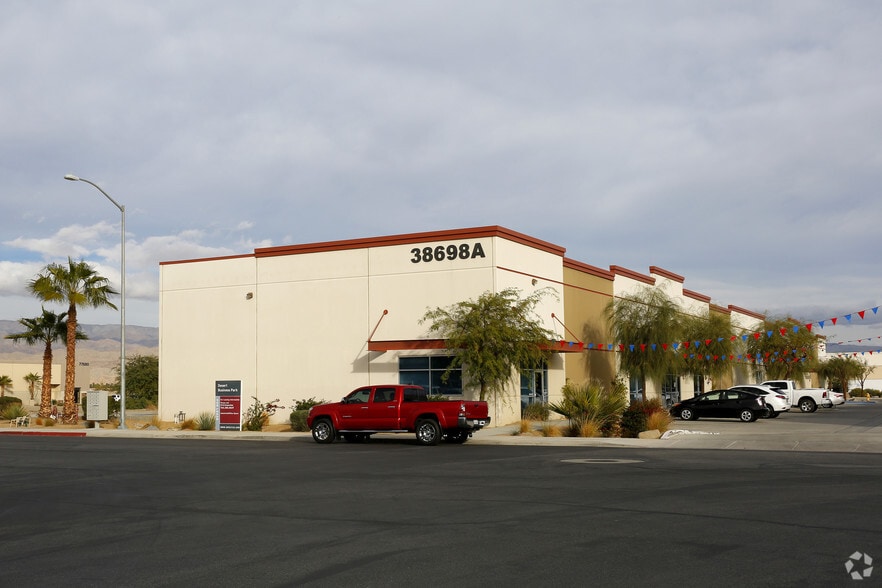 38698 El Viento Rd, Palm Desert, CA for sale - Primary Photo - Image 1 of 1