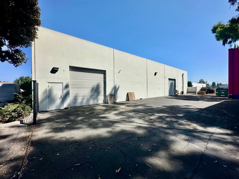 13854 Bentley Pl, Cerritos, CA for lease - Building Photo - Image 3 of 9