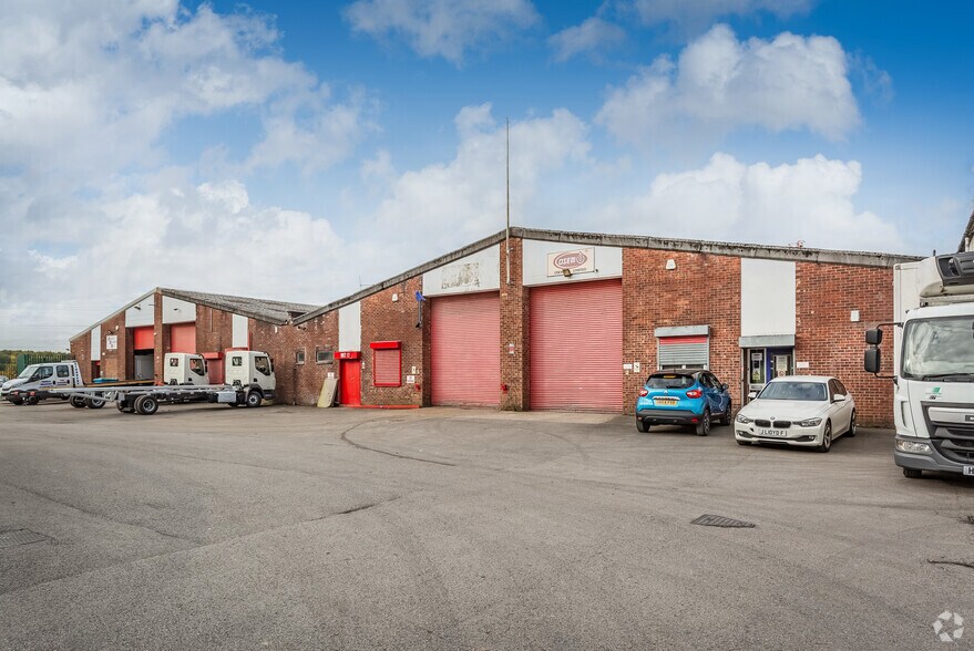 Lyon Rd, Bolton, BL4 8NB