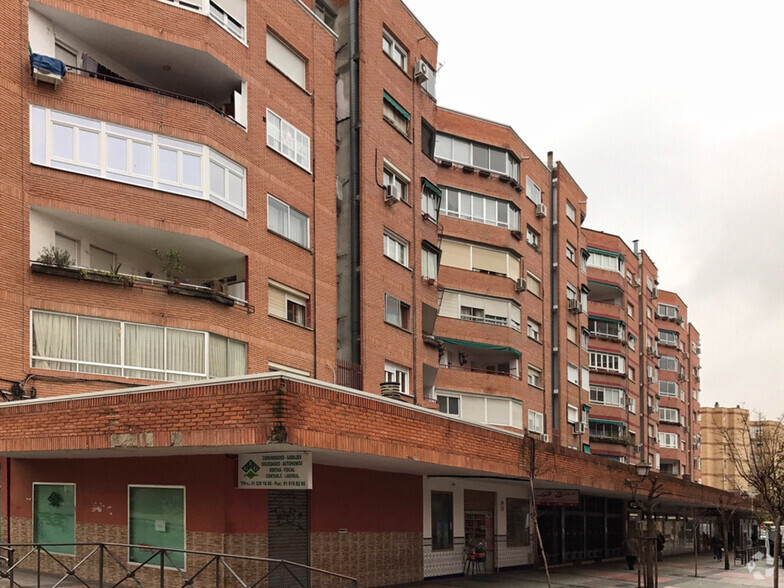 Retail in Móstoles, Madrid for lease - Building Photo - Image 2 of 2