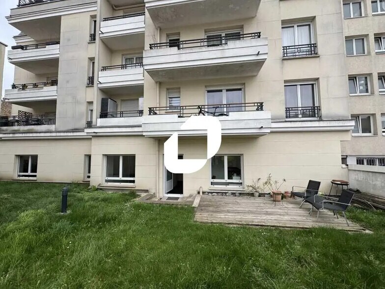 Office in Montrouge for lease - Building Photo - Image 1 of 22