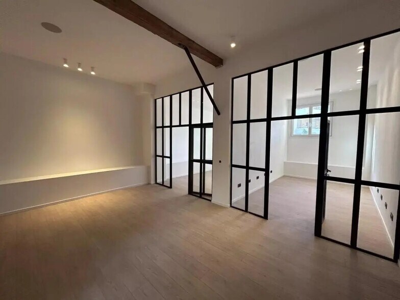 Retail in Cannes for sale - Interior Photo - Image 1 of 12