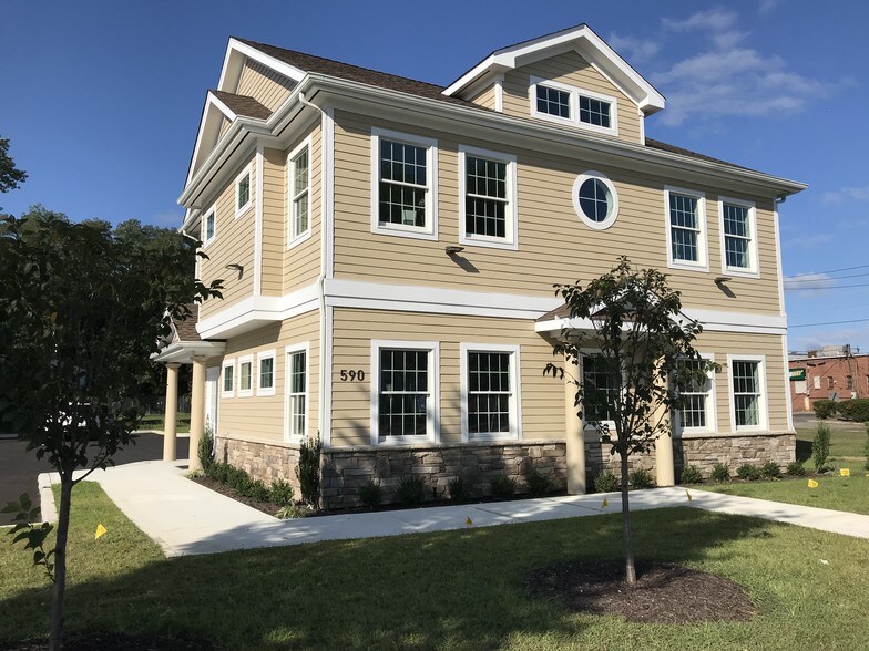 590 Patchogue Rd, Port Jefferson Station, NY for sale - Building Photo - Image 1 of 1