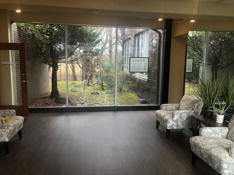 1425 Broad St, Clifton, NJ for lease - Interior Photo - Image 3 of 4