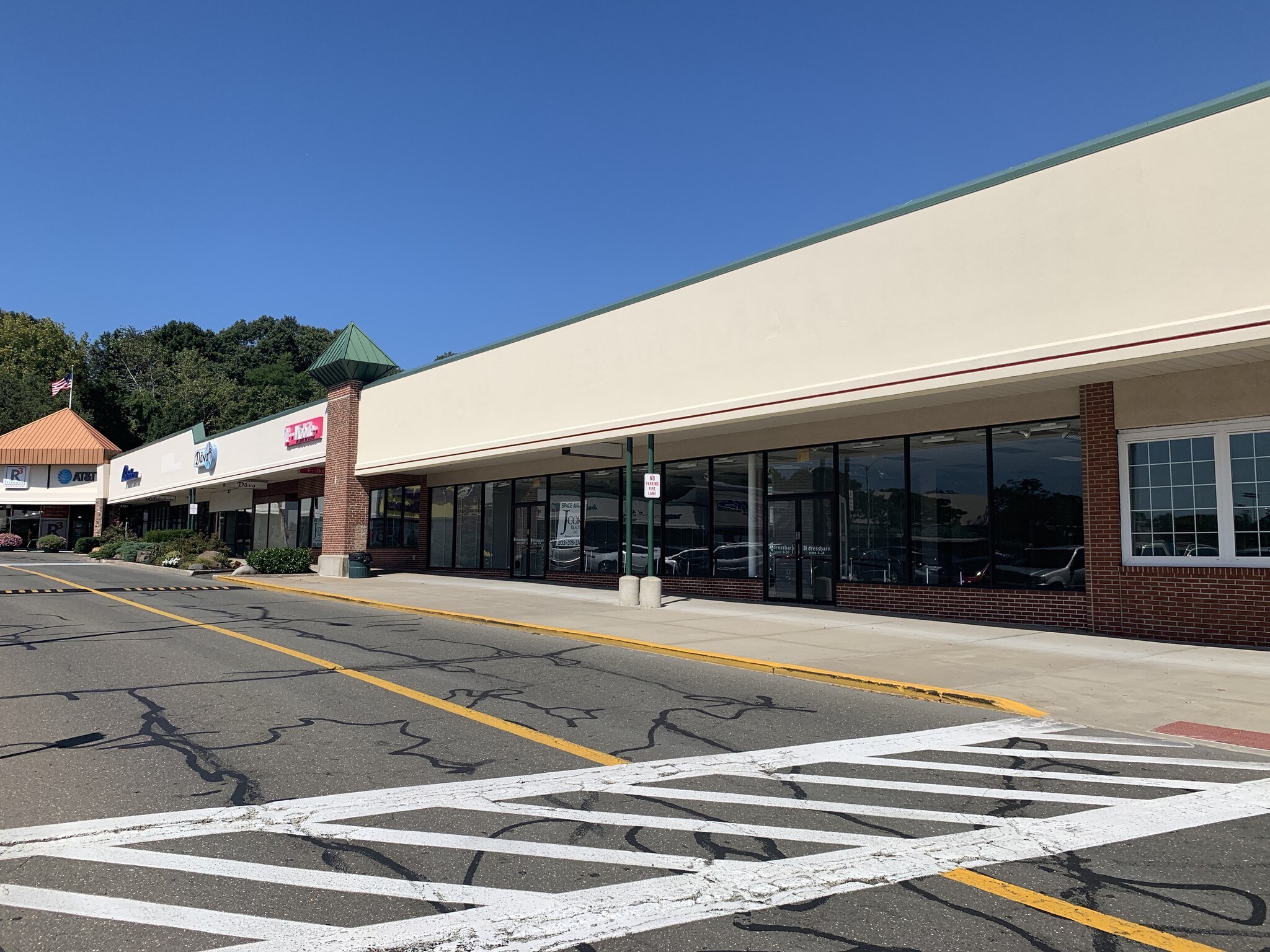 2100 Dixwell Ave, Hamden, CT 06514 Hamden Plaza