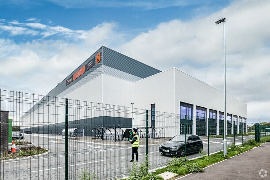 420 Omega W, Warrington for sale - Primary Photo - Image 1 of 1