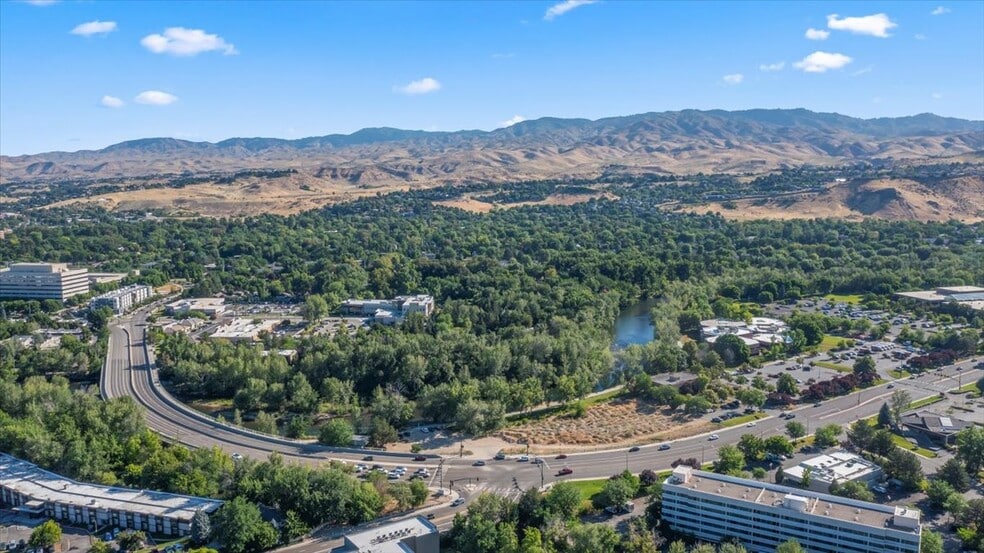 444 W Parkcenter Blvd, Boise, ID for sale - Building Photo - Image 3 of 15