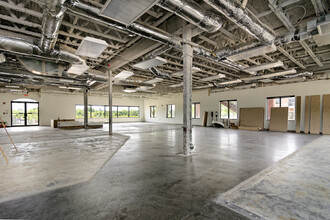 1803 Phyllis St, Bentonville, AR for lease Interior Photo- Image 2 of 5