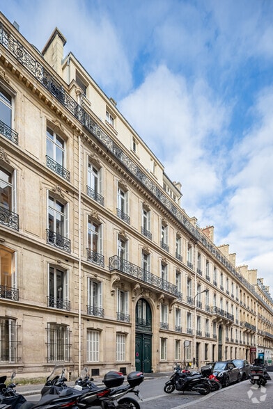 7 Rue Lincoln, Paris for sale - Building Photo - Image 2 of 3