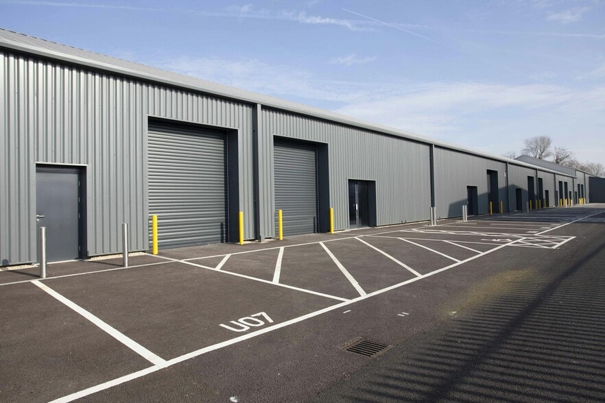 103 Cheney Manor, Swindon for lease - Building Photo - Image 3 of 4