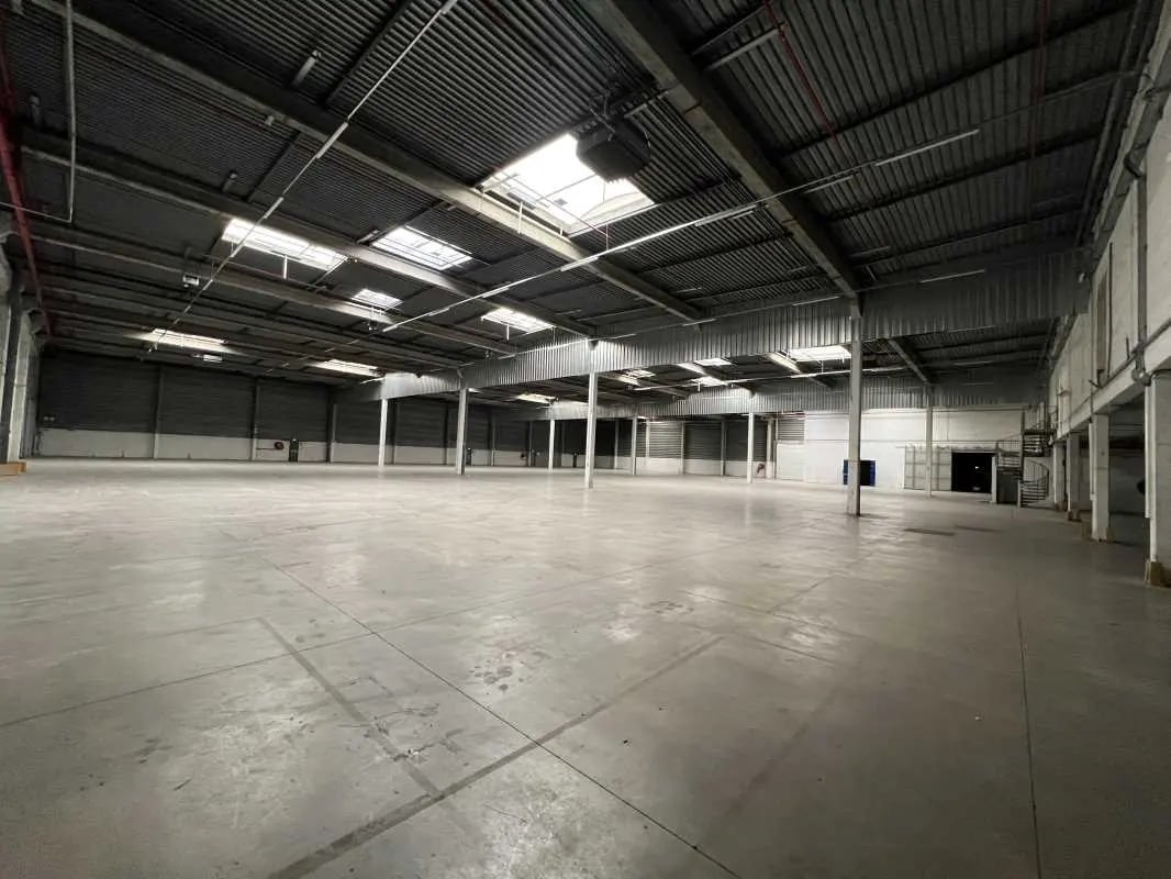 10 Rue De La Ferme Saint-Ladre, Saint-Witz for lease Building Photo- Image 1 of 11