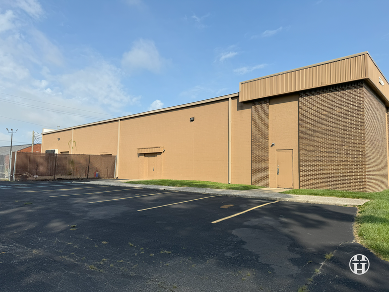 2364 Production Dr, Indianapolis, IN for lease - Building Photo - Image 2 of 13