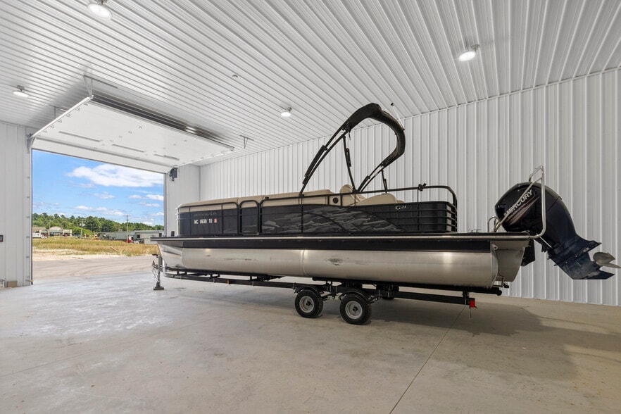 6868 South St, Benzonia, MI for sale - Interior Photo - Image 3 of 15