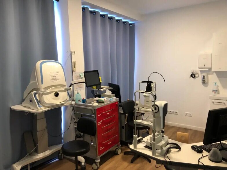 Retail in Paris for lease - Interior Photo - Image 3 of 4