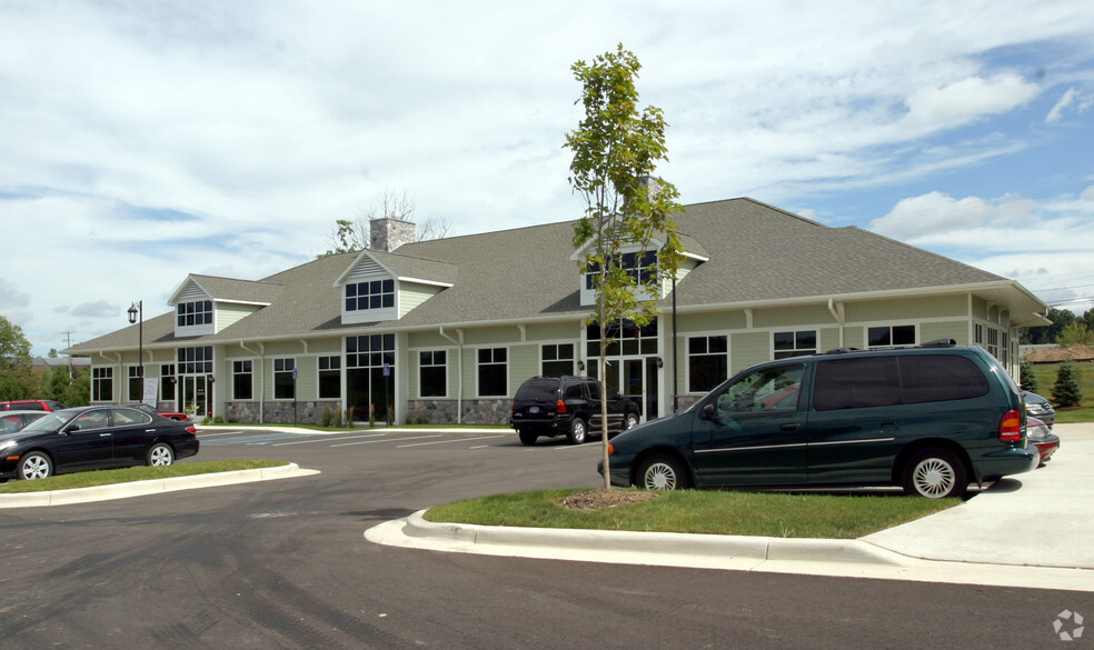 1151 E Paris Ave SE, Grand Rapids, MI for lease - Building Photo - Image 1 of 4