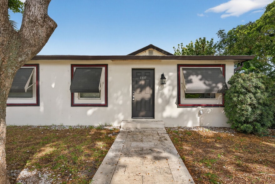 1107 Atlantic Ave, Delray Beach, FL for lease - Primary Photo - Image 1 of 7