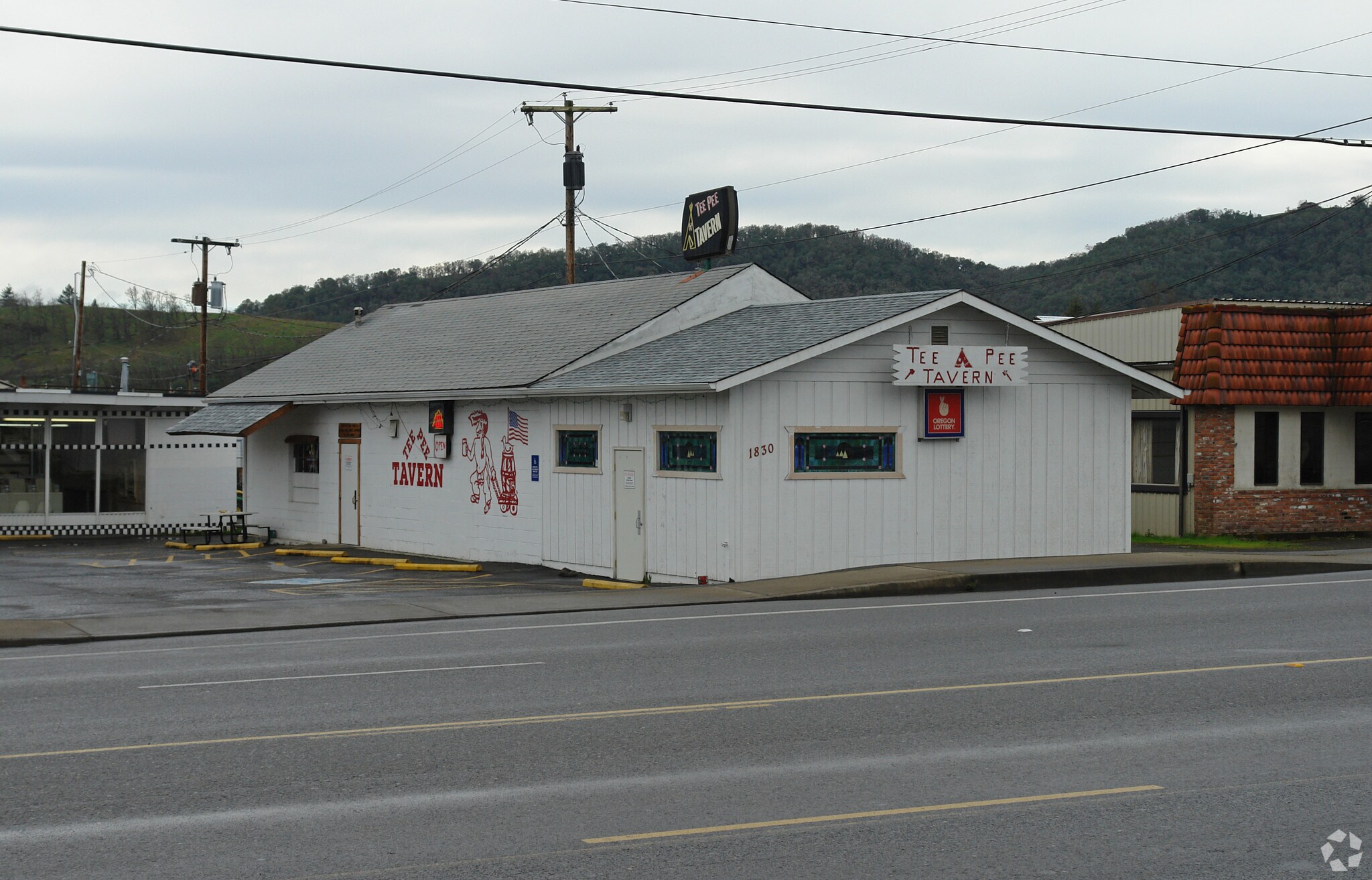 Retail in Roseburg, OR for sale Primary Photo- Image 1 of 1