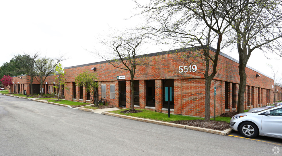 5519 N Cumberland Ave, Chicago, IL for lease - Building Photo - Image 2 of 3