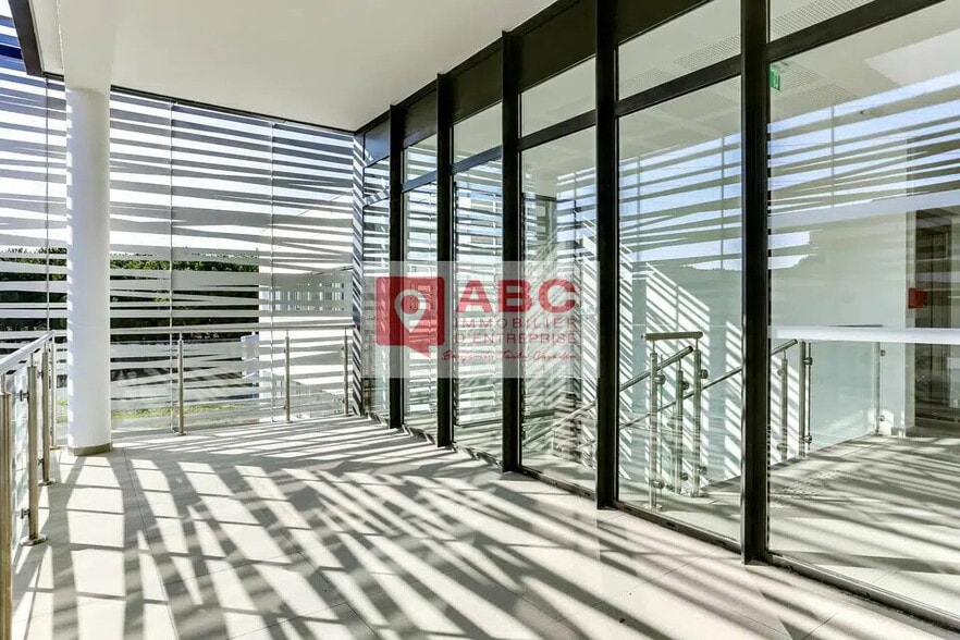 Office in Montpellier for lease - Building Photo - Image 3 of 11