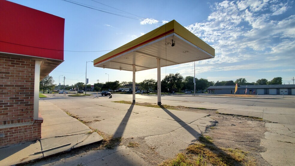 13525 Millard Ave, Omaha, NE 68137