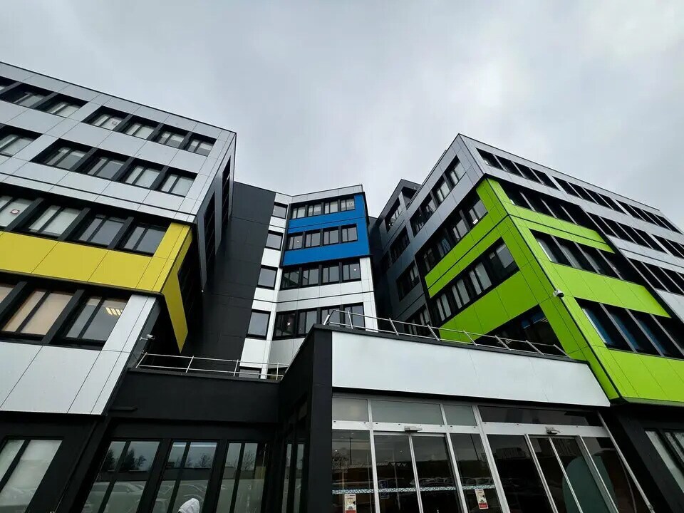 Location Bureaux 409 m² - Photo 1
