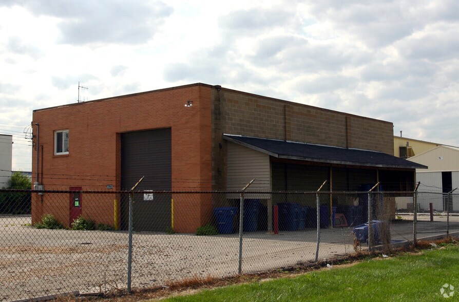 8870 Frost Ave, Saint Louis, MO 63134