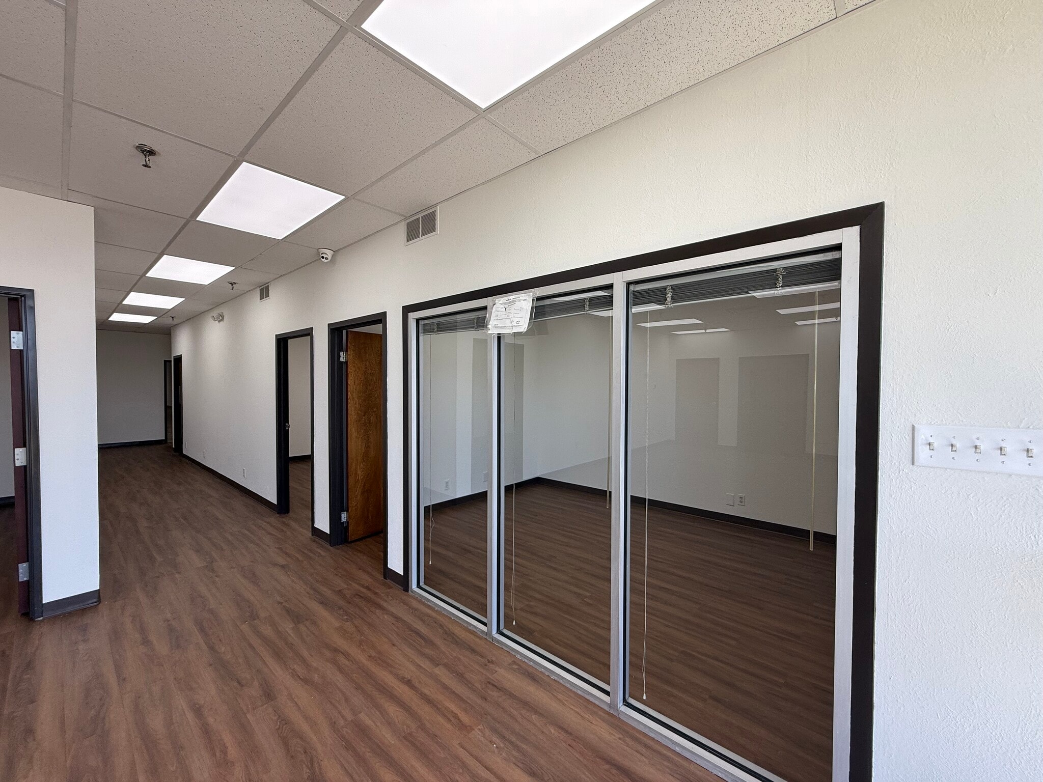 901-941 Avenue N, Grand Prairie, TX for lease Interior Photo- Image 1 of 9