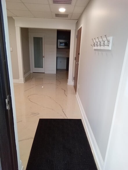 1802 Robin Hood Blvd, Schererville, IN for lease - Building Photo - Image 3 of 12