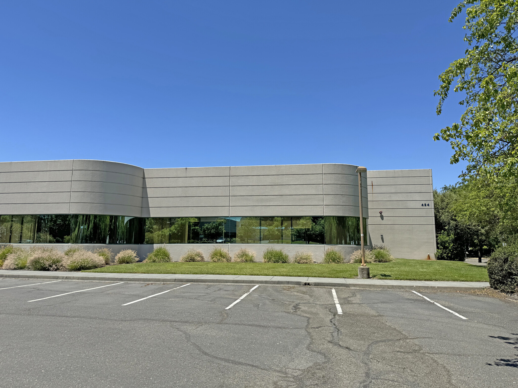 424 Aviation Blvd, Santa Rosa, CA for lease Building Photo- Image 1 of 2