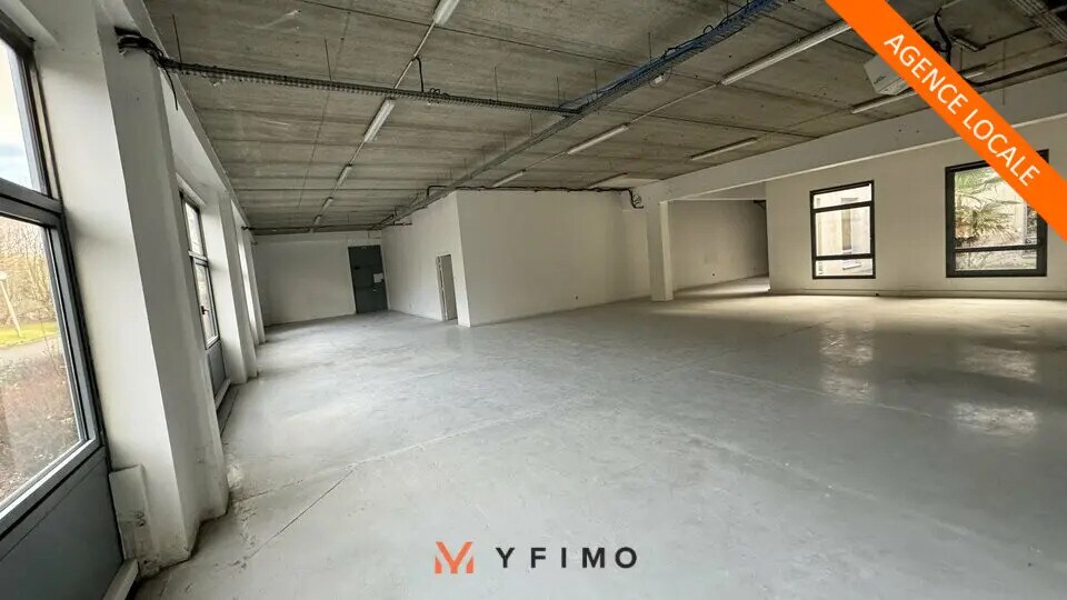 Flex in ROISSY-EN-FRANCE for lease - Interior Photo - Image 1 of 6