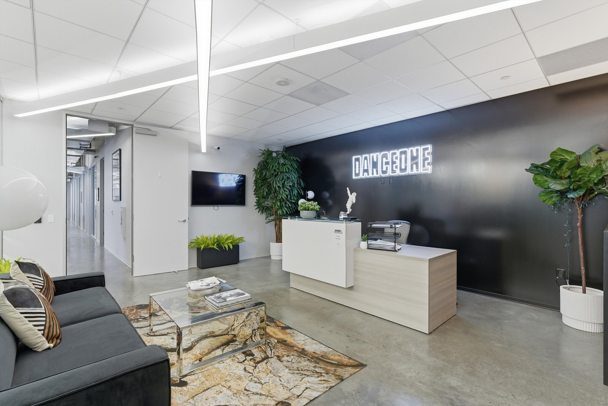 6555 Barton Ave, Los Angeles, CA for lease Interior Photo- Image 1 of 26