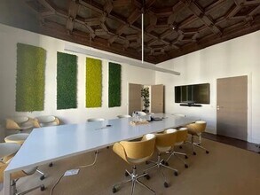 4 Avenue Hoche, Paris for lease Interior Photo- Image 1 of 5