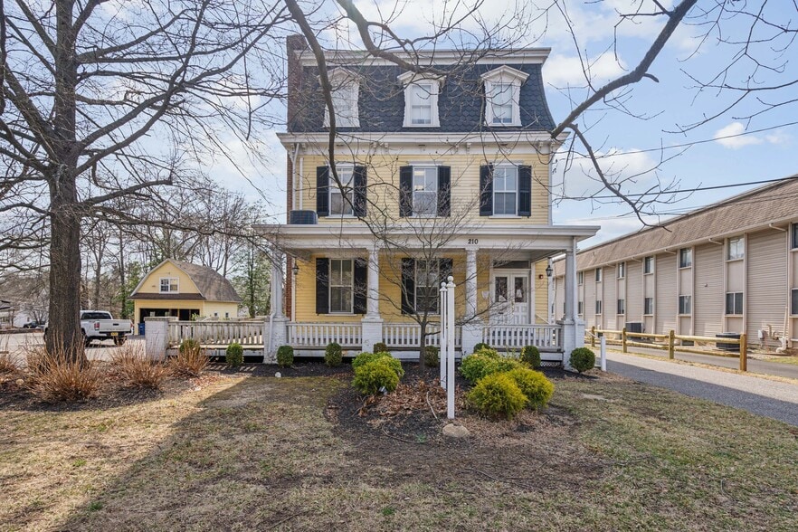 210 W Main St, Moorestown, NJ for sale - Building Photo - Image 1 of 3