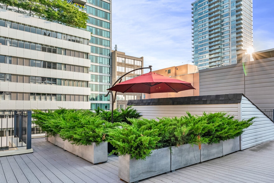 15 Prince Arthur Ave, Toronto, ON for lease - Building Photo - Image 3 of 30