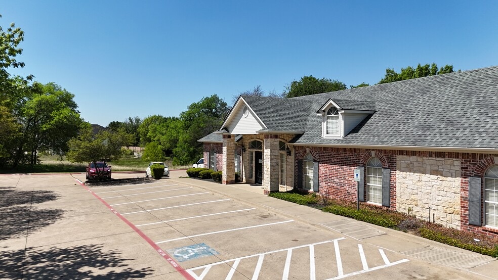 7801 Mid Cities Blvd, North Richland Hills, TX for lease - Building Photo - Image 2 of 9