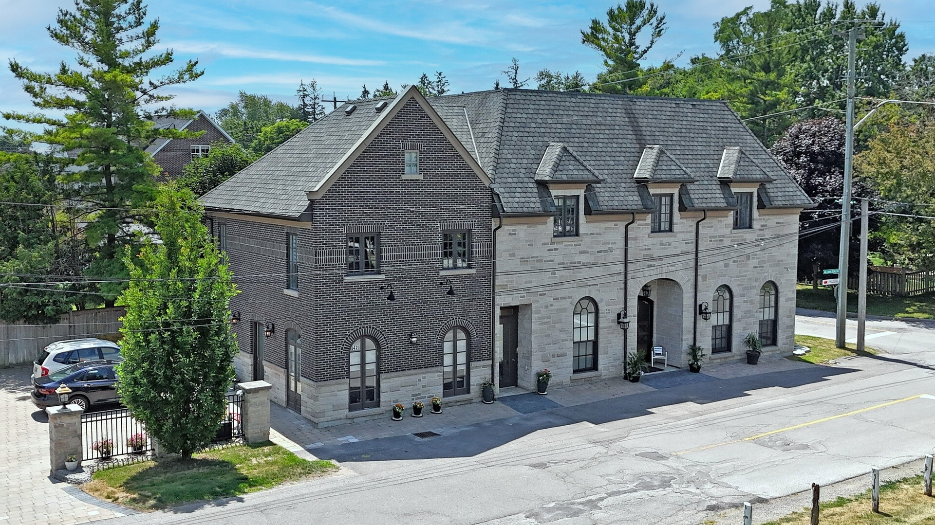 42 Somerville St, Whitchurch-Stouffville, ON for sale Primary Photo- Image 1 of 43