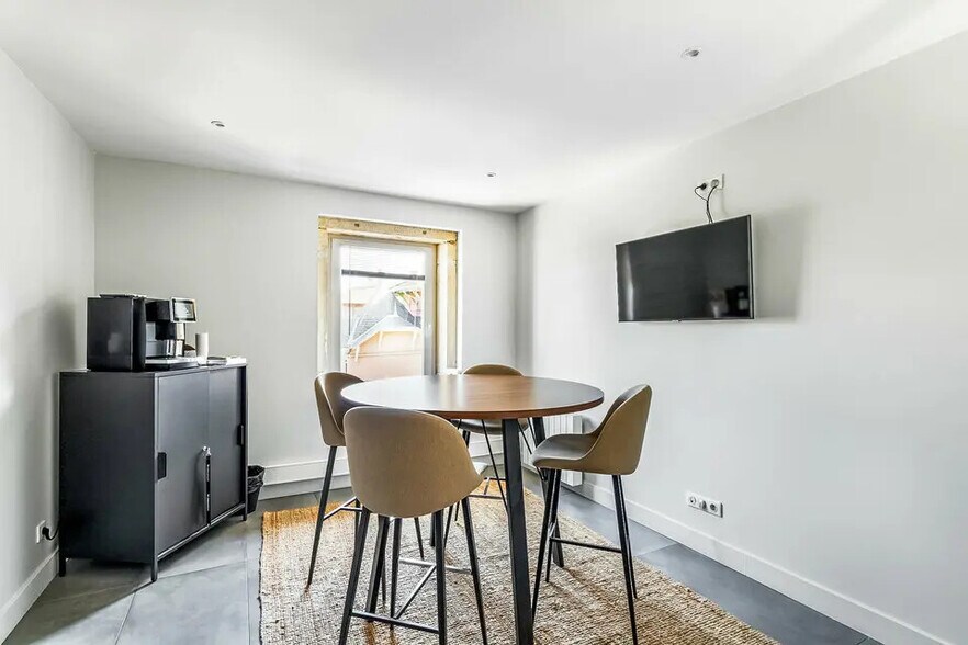 Office in Meyzieu for lease - Interior Photo - Image 3 of 3