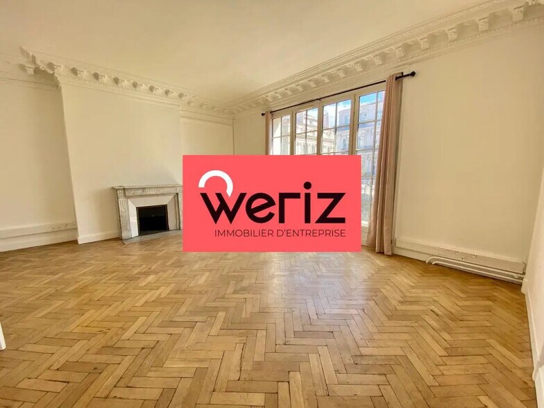 Office in Marseille for lease - Interior Photo - Image 2 of 29