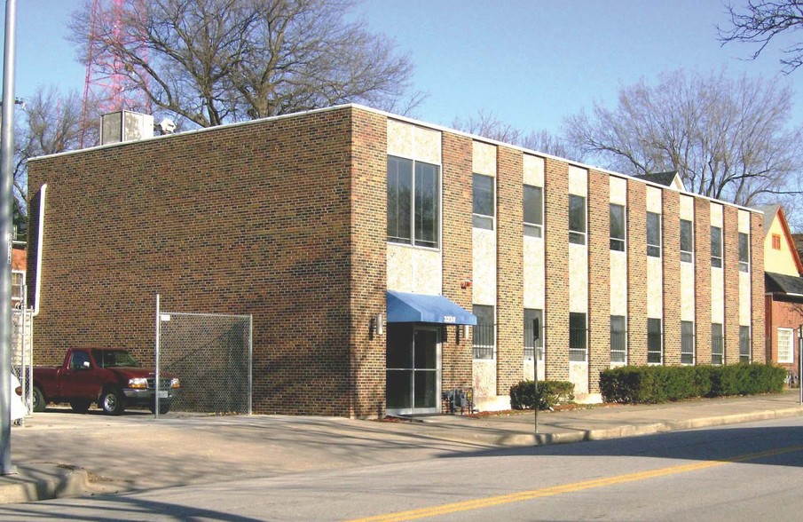 3238 Gillham Rd, Kansas City, MO for lease - Building Photo - Image 2 of 9