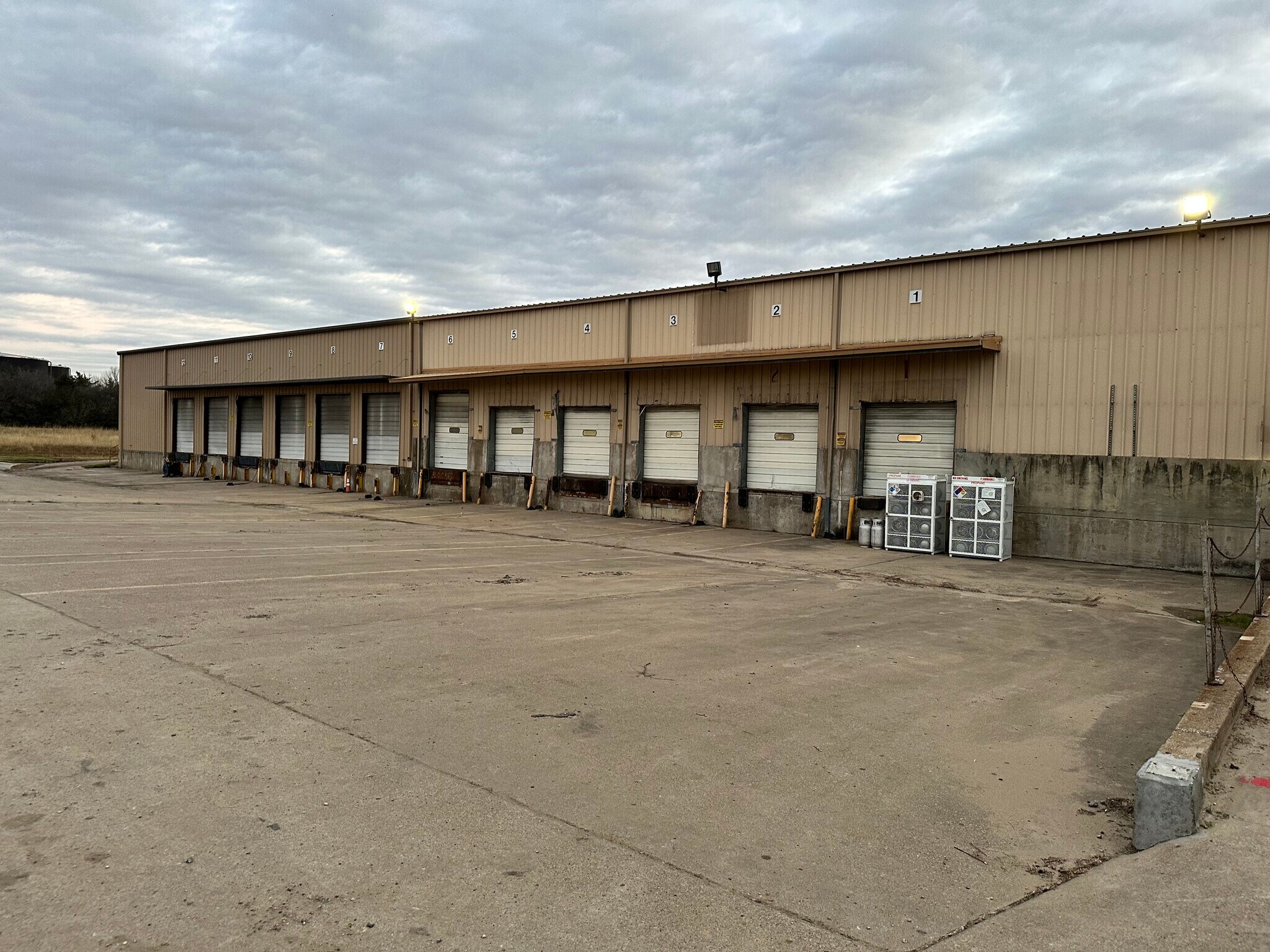 2801 N Old Us Hwy 75, Ennis, TX for lease Building Photo- Image 1 of 6