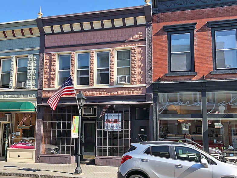 2123 Bank St, New Milford, CT 06776