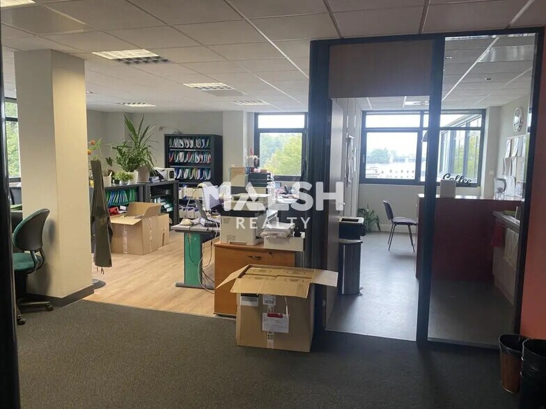 Office in Limonest for lease - Interior Photo - Image 3 of 13
