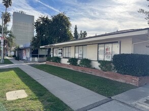 10916-10918 Riverside Dr, North Hollywood, CA for lease Interior Photo- Image 2 of 15