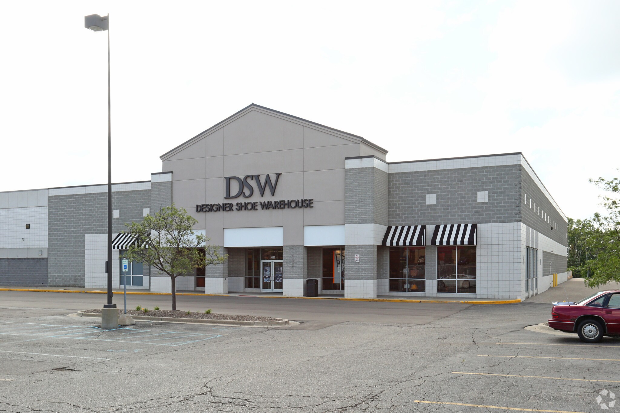 4135 Miller Rd, Flint, MI for lease Building Photo- Image 1 of 4