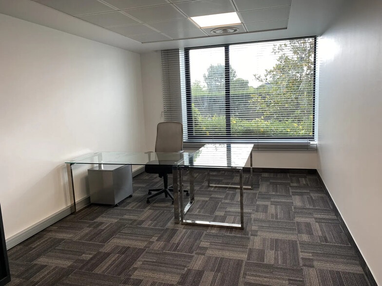 10 Allée De La Connaissance, Lieusaint for lease - Interior Photo - Image 3 of 6