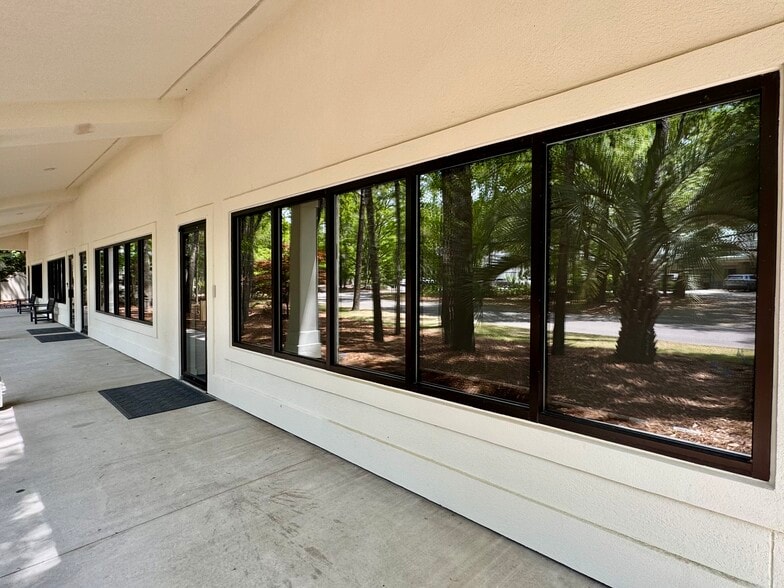 70 Capital Dr, Hilton Head Island, SC for sale - Building Photo - Image 1 of 13