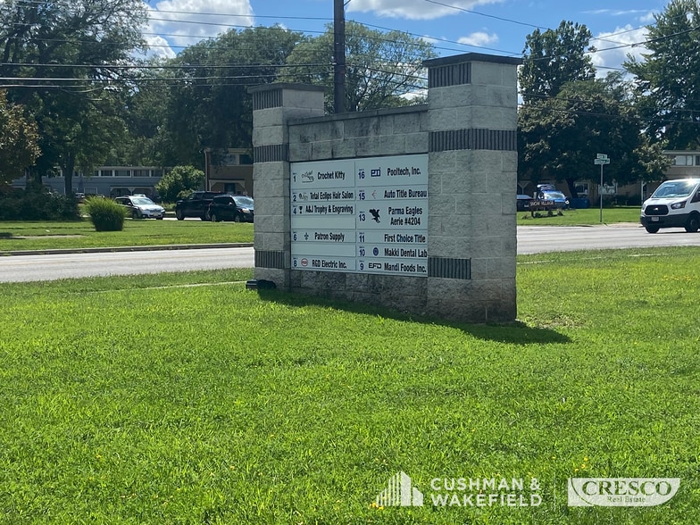 12100 Snow Rd, Parma, OH for sale - Building Photo - Image 2 of 4