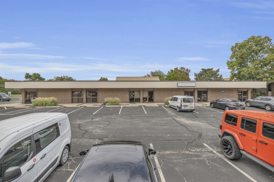 10580 Barkley St, Overland Park, KS for lease - Building Photo - Image 1 of 32