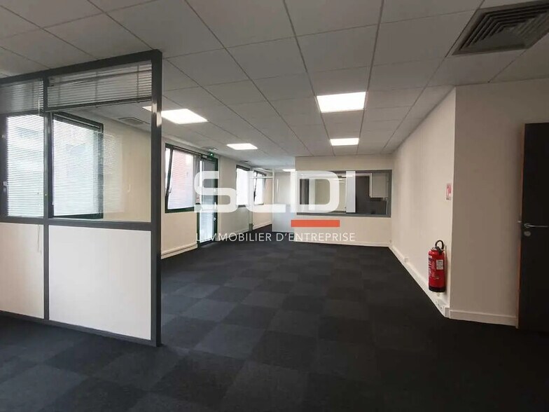 Office in Lyon for lease - Interior Photo - Image 2 of 14